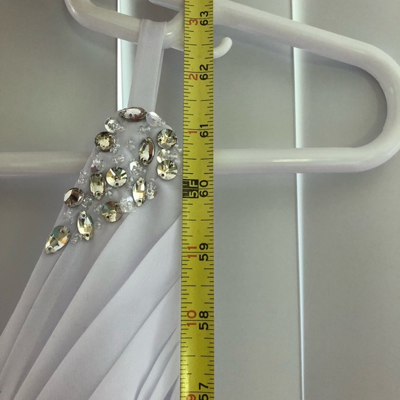 Beautiful Formal or Wedding Gown. Size USA 6 - Picture 12 of 12